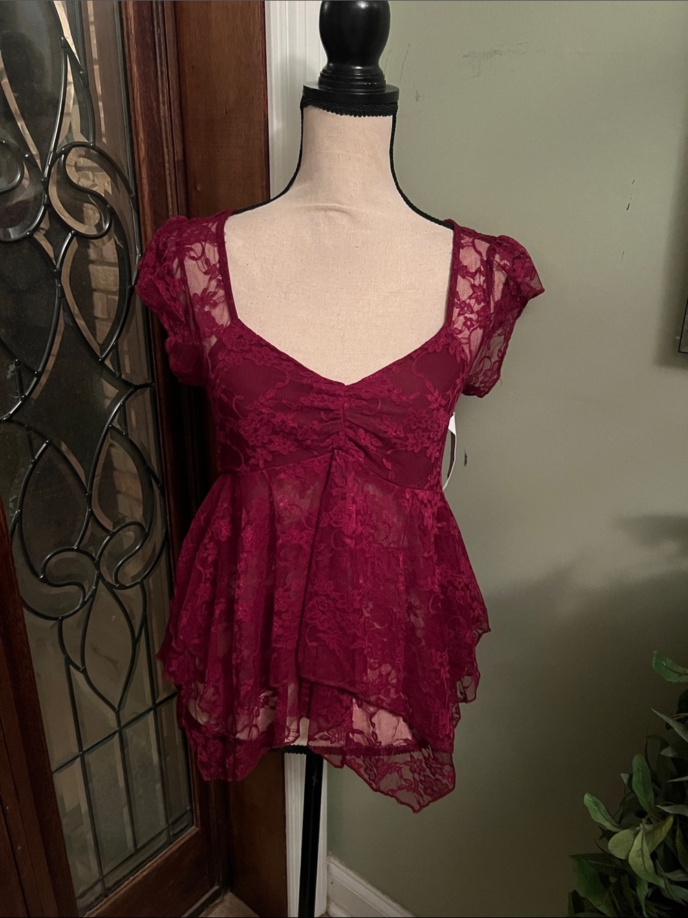 Lace Peplum Scoop-Neck Tunic in Wine